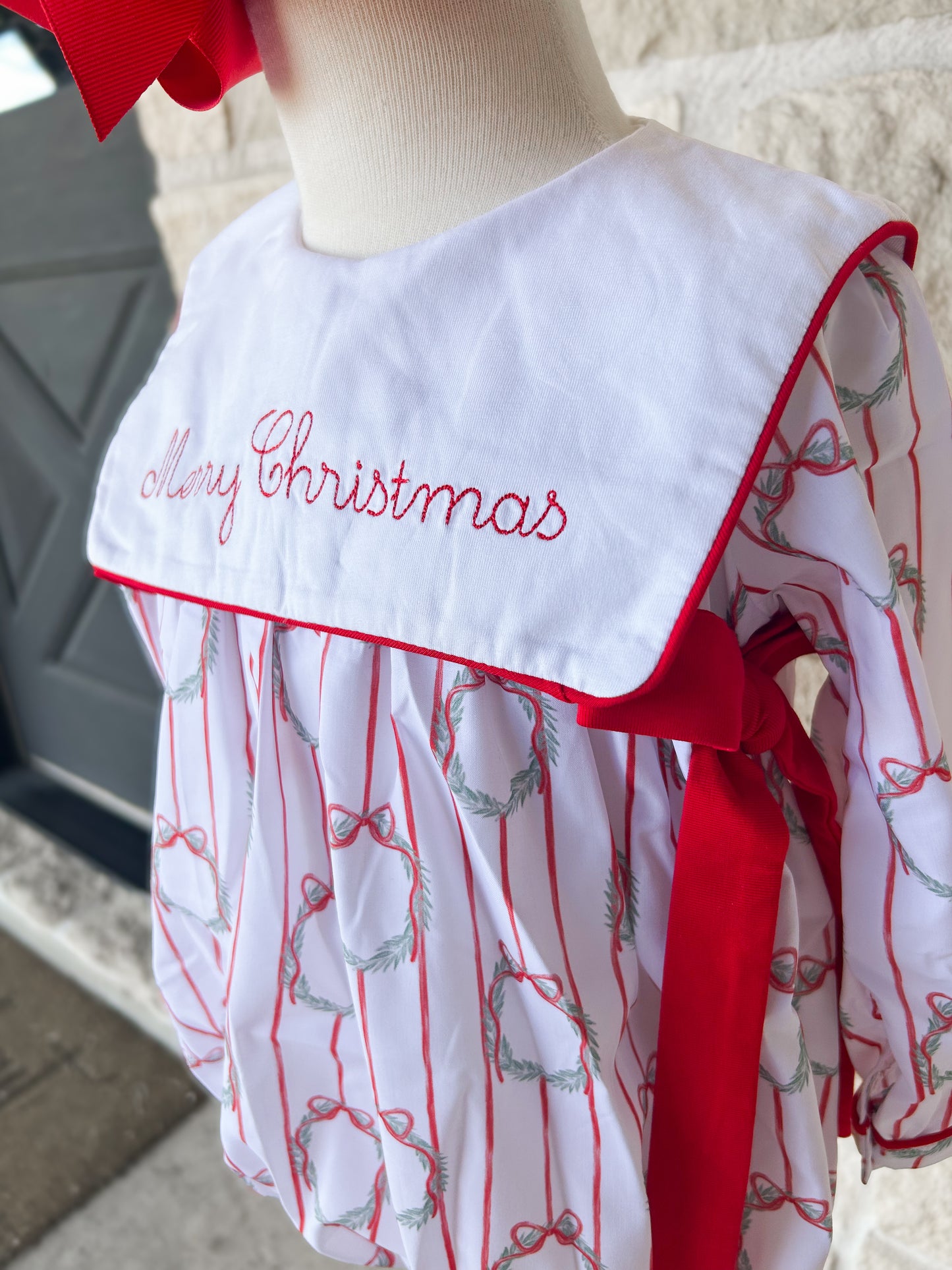 Hamner Hill Merry Christmas Wreath Bubble