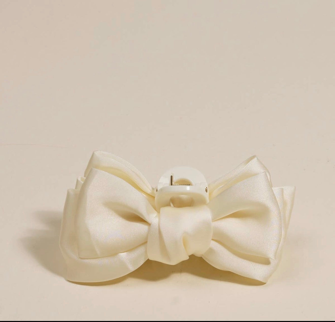 Darling Effect Cream Satin Bow Claw Clip