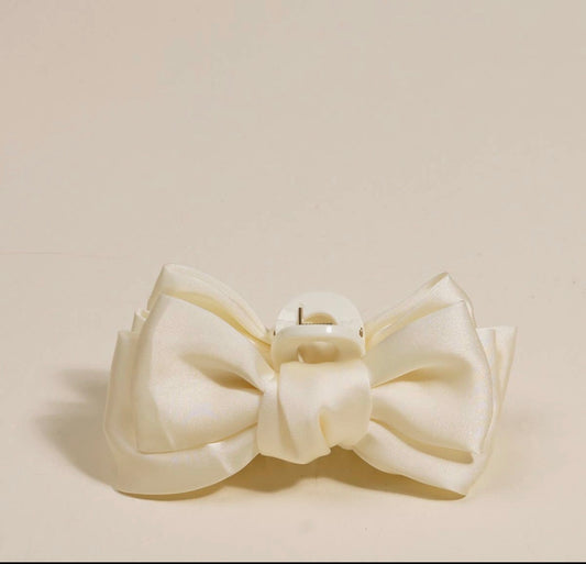 Darling Effect Cream Satin Bow Claw Clip