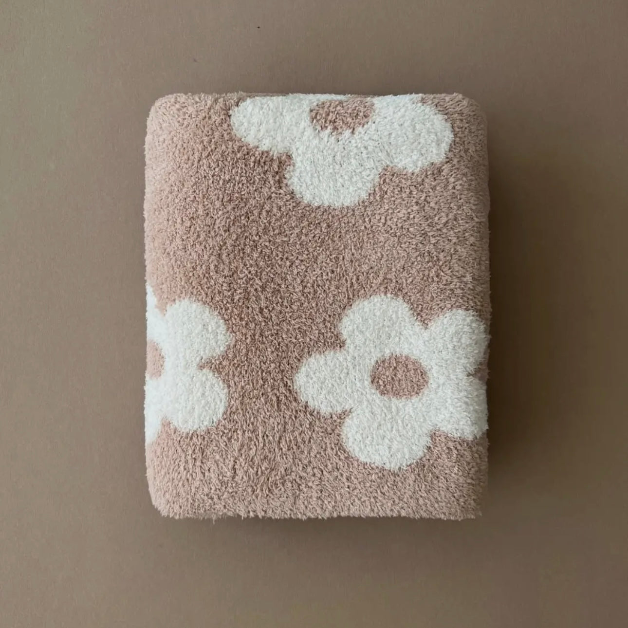 Latte Daisy Plush Blanket