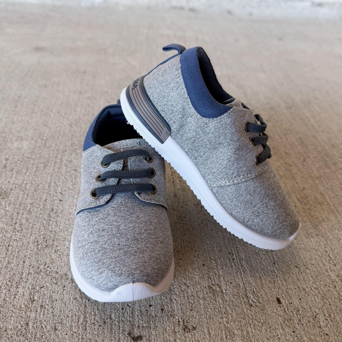 Oomphies Grey Sunny Sneaker