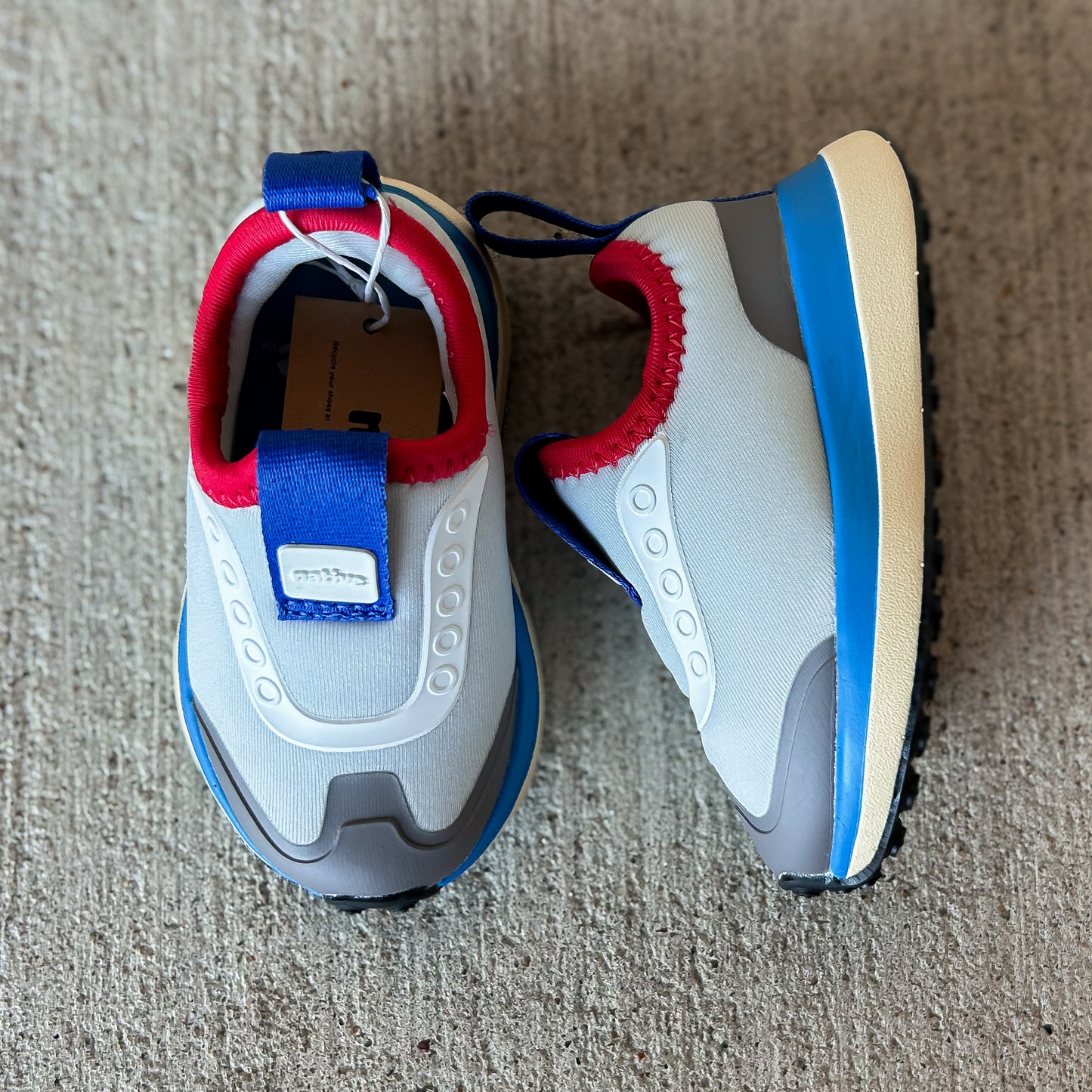 Hyams Grey Robbie Dash Natives